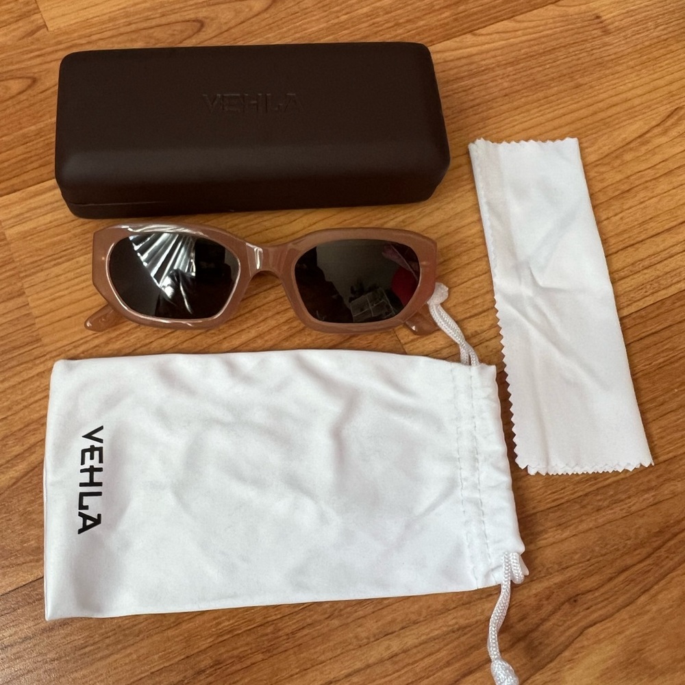 NEW Vehla sunglasses Felix Taupe/Smoke sunnies, comes with case and dustbag